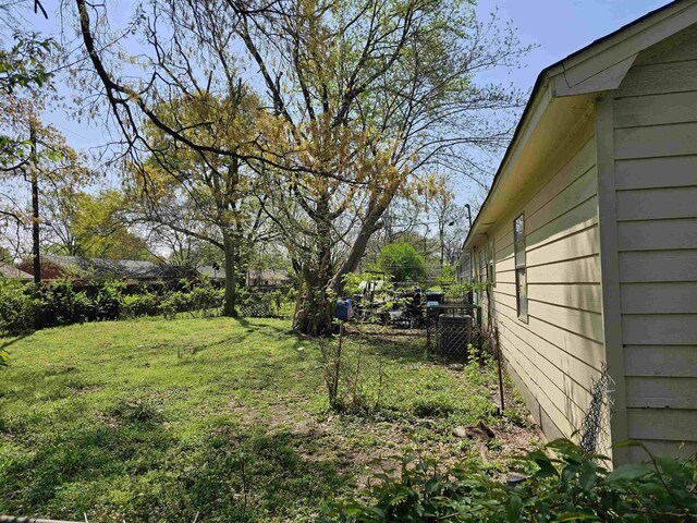 3240 Mario St, Memphis, TN 38127 - view of yard with fence