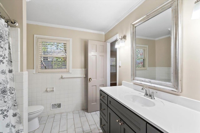 2060 Abergeldie Dr, Memphis, TN 38119 - full bath featuring tile walls, crown molding, toilet, and vanity