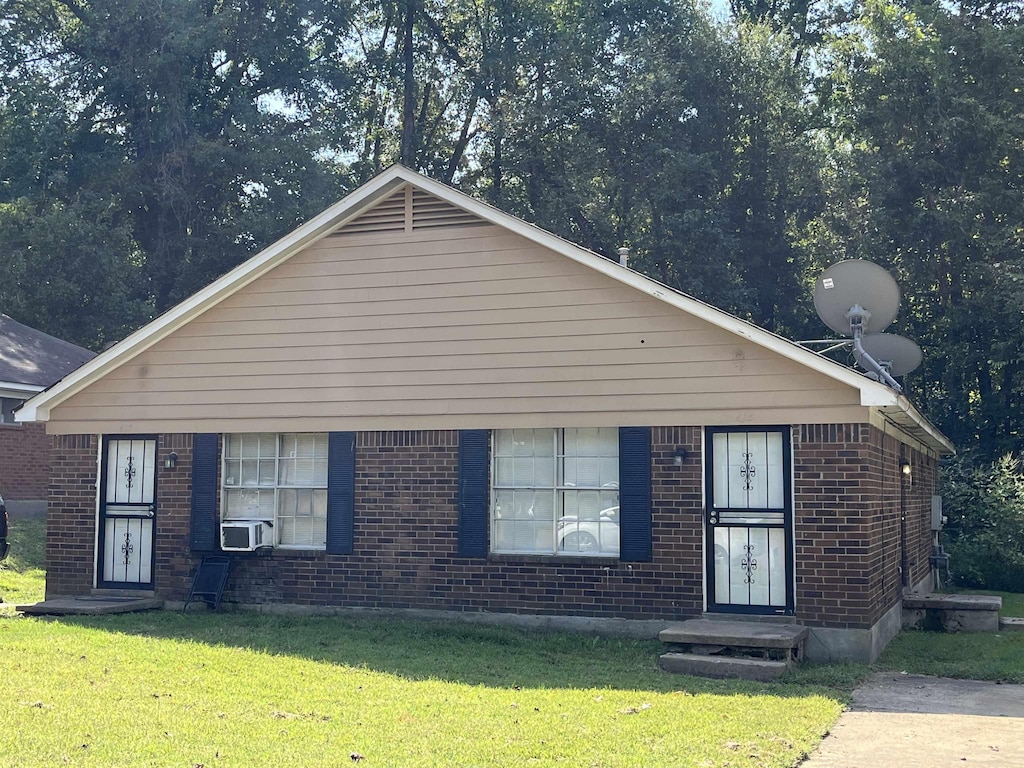 615 Mcwhirter Ave, Memphis, TN 38127 - view of front of property with cooling unit, brick siding, and a front yard