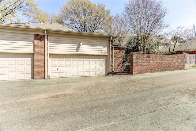 7235 Neshoba Cir, Germantown, TN 38138 - garage with concrete driveway