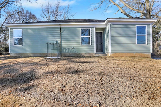 back of house featuring a yard