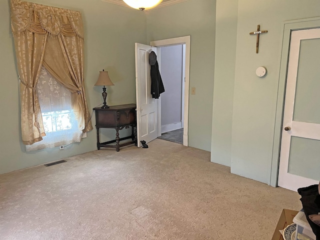 empty room featuring visible vents and carpet