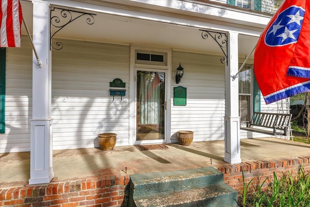 property entrance with covered porch