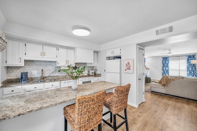 5878 Roxbury Dr Unit 5878, Memphis, TN 38119 - kitchen featuring open floor plan, a sink, visible vents, freestanding refrigerator, and light wood-style flooring