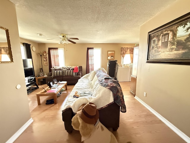 614 Estridge Cv, Memphis, TN 38122 - bedroom featuring a textured ceiling, ceiling fan, visible vents, and baseboards