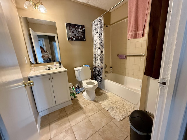 614 Estridge Cv, Memphis, TN 38122 - bathroom featuring toilet, vanity, shower / tub combo, and tile patterned floors