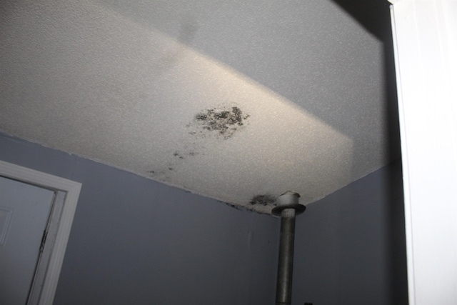 2387 Norman Ave, Memphis, TN 38108 - room details featuring a textured ceiling