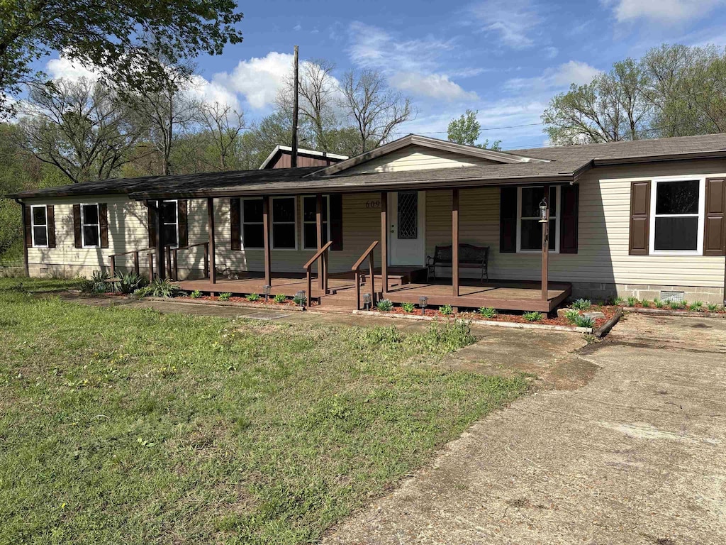 609 Egypt Rd, Munford, TN 38058 - ranch-style house with a porch and a front lawn