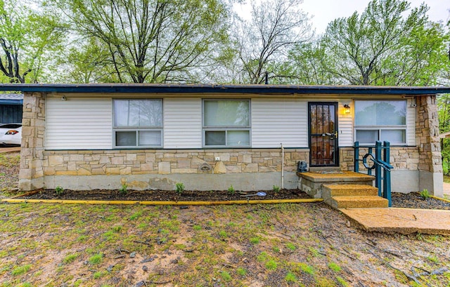 3562 Pueblo Ave, Memphis, TN 38127 - view of front of home featuring stone siding