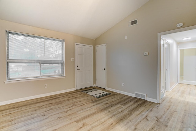 3562 Pueblo Ave, Memphis, TN 38127 - entryway featuring light wood finished floors, baseboards, and visible vents
