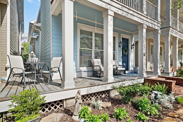 1005 River Currents Dr, Memphis, TN 38103 - exterior space featuring a porch and outdoor dining space