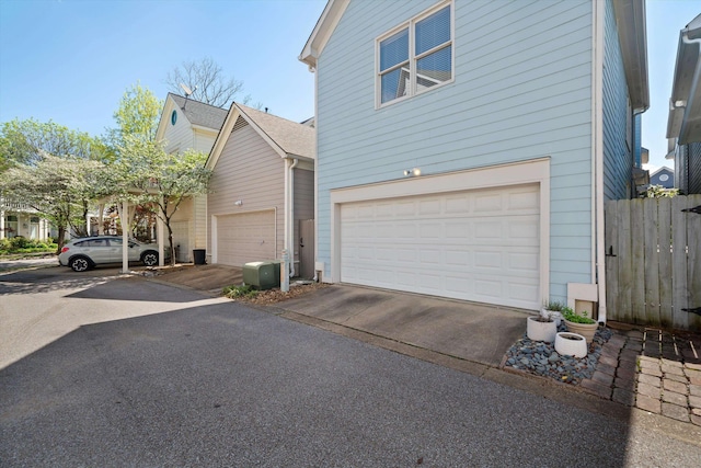 1005 River Currents Dr, Memphis, TN 38103 - view of side of property featuring driveway, fence, and an attached garage