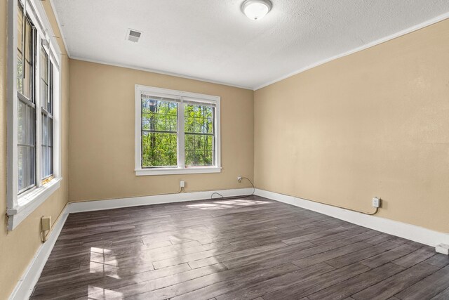 1072 Walk Rd, Memphis, TN 38109 - spare room with a textured ceiling, baseboards, dark wood-style floors, and visible vents