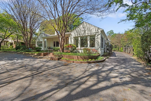 view of front of house featuring driveway