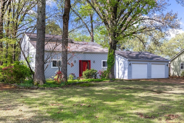 view of front facade featuring a garage and a front lawn