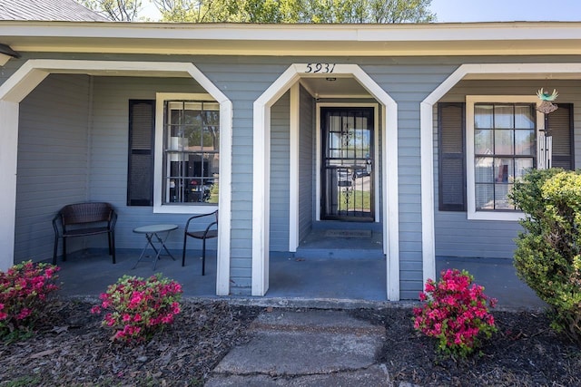 doorway to property with covered porch