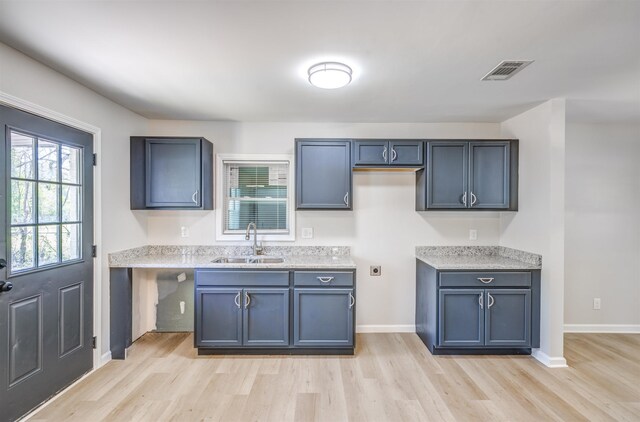 3191 Scenic Hwy, Memphis, TN 38128 - kitchen featuring light wood-style flooring, baseboards, a sink, and visible vents