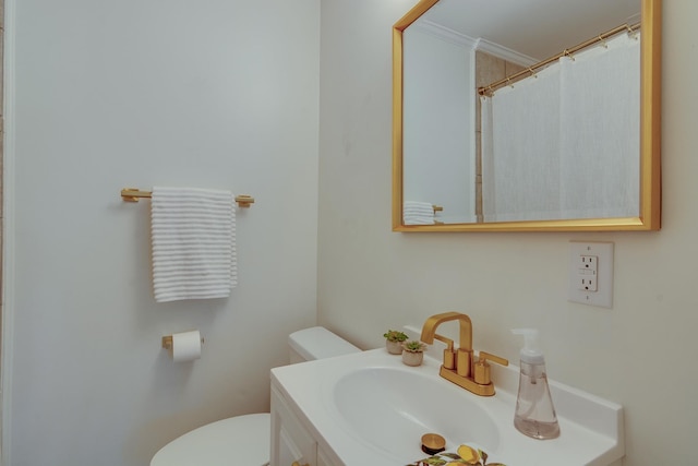 bathroom featuring crown molding, toilet, a shower with shower curtain, and vanity