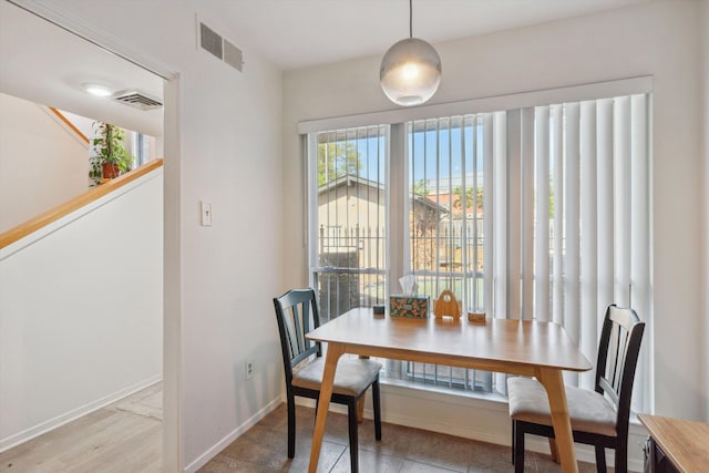 433 S Perkins Dr Unit 433, Memphis, TN 38117 - dining area featuring baseboards and visible vents