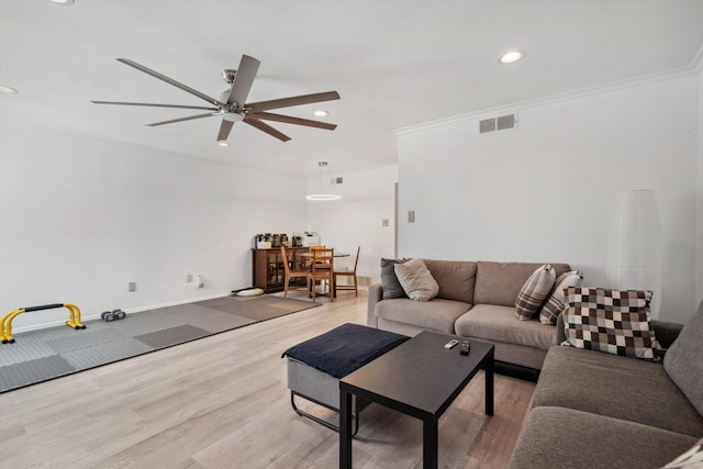 433 S Perkins Dr Unit 433, Memphis, TN 38117 - living area featuring light wood-style floors, recessed lighting, visible vents, and ceiling fan