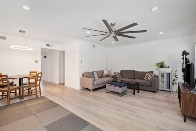 433 S Perkins Dr Unit 433, Memphis, TN 38117 - living area featuring crown molding, visible vents, light wood-style flooring, and recessed lighting