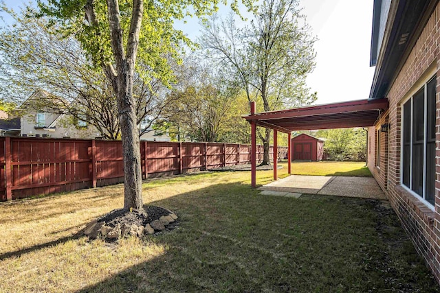 979 Welbeck Cv, Collierville, TN 38017 - view of yard with a storage shed, a fenced backyard, and an outdoor structure