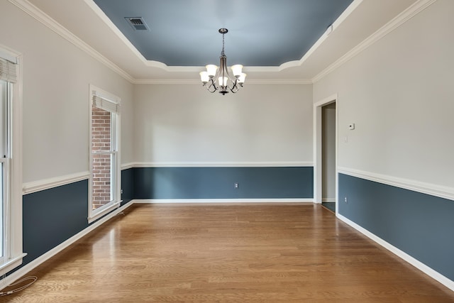 979 Welbeck Cv, Collierville, TN 38017 - unfurnished room with wood finished floors, an inviting chandelier, crown molding, and a raised ceiling