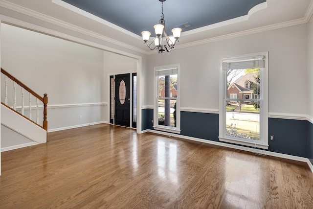979 Welbeck Cv, Collierville, TN 38017 - entrance foyer with a chandelier, wood finished floors, baseboards, and a wealth of natural light