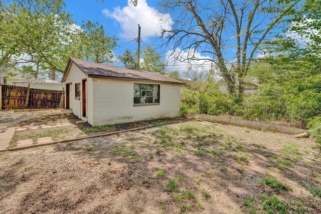 889 N Avalon St N, Memphis, TN 38107 - view of outbuilding featuring fence