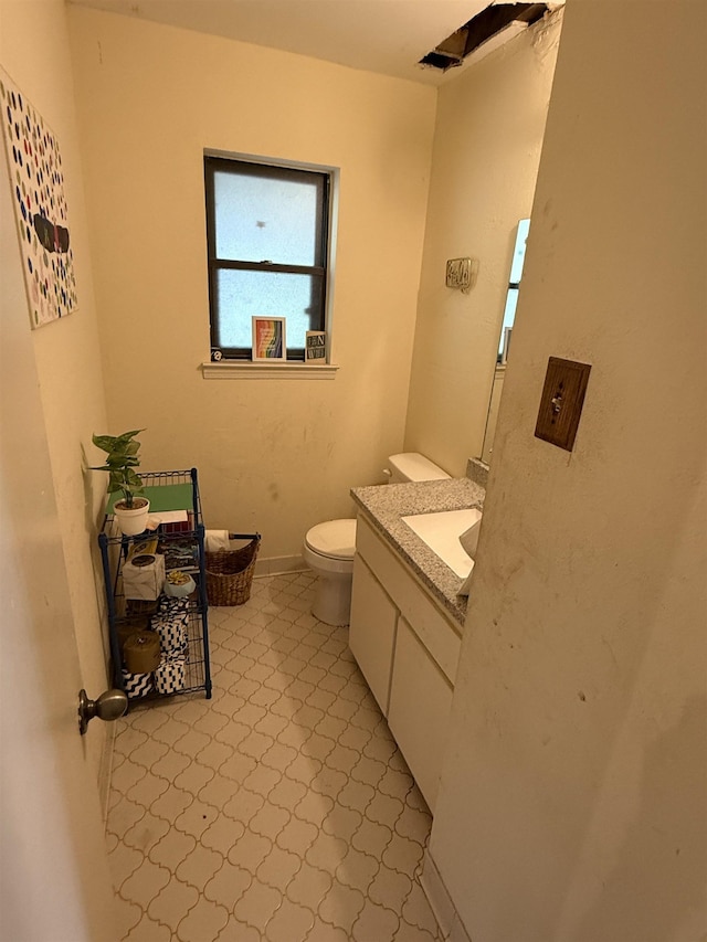 3287 Leschallas Dr, Memphis, TN 38128 - bathroom with tile patterned floors, vanity, baseboards, and toilet
