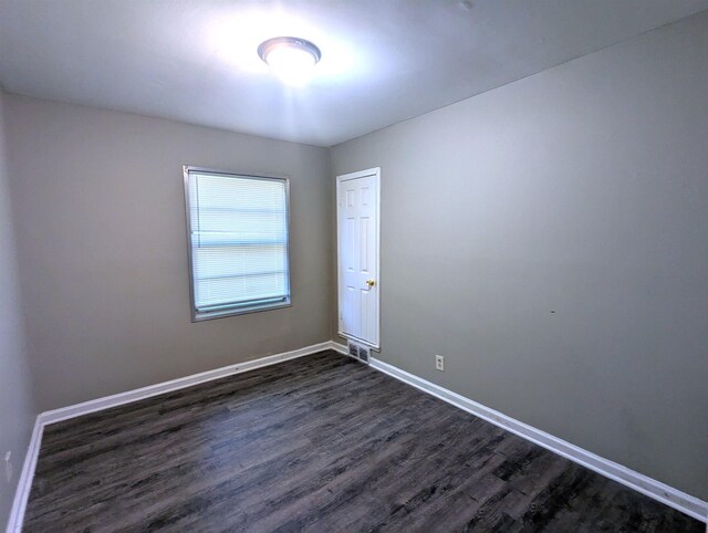 1337 Haywood Ave, Memphis, TN 38127 - empty room featuring dark wood finished floors and baseboards