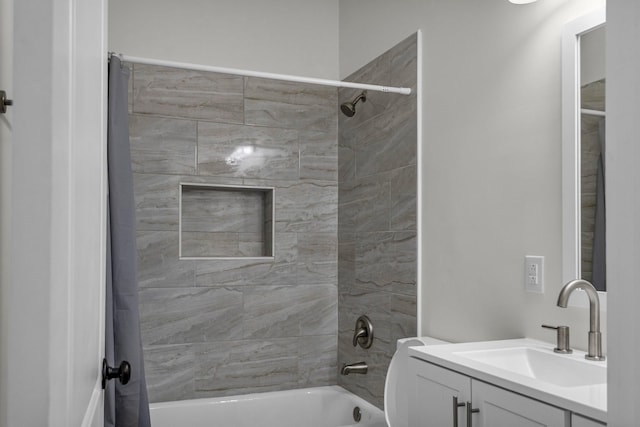 137 W S St, Dyer, TN 38330 - full bath with shower / bath combination with curtain and vanity