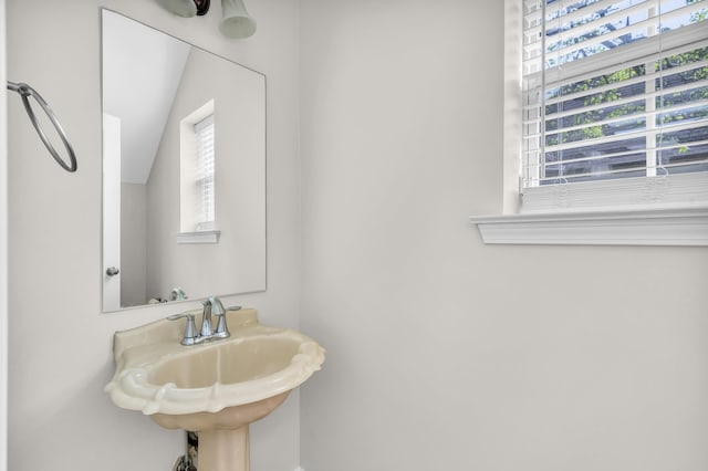 bathroom featuring a sink