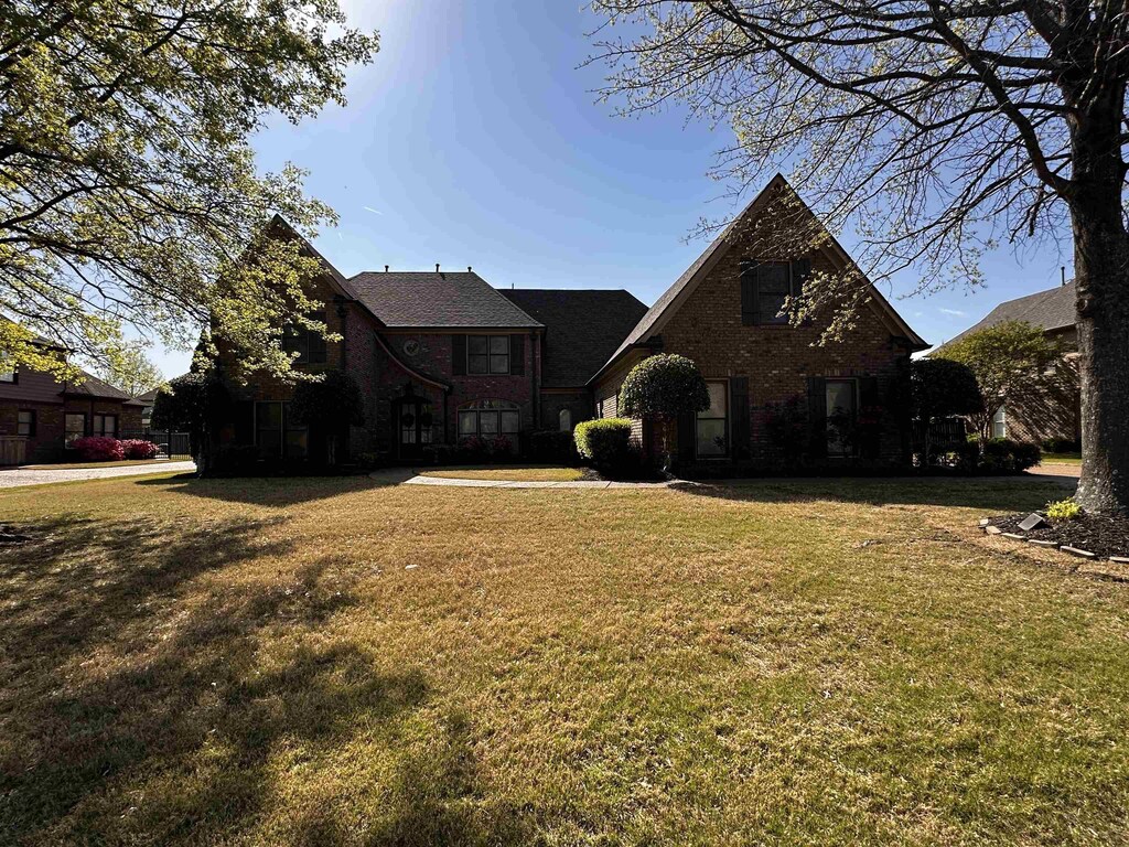 1821 Stillwind Ln, Collierville, TN 38017 - view of front of property with brick siding and a front yard