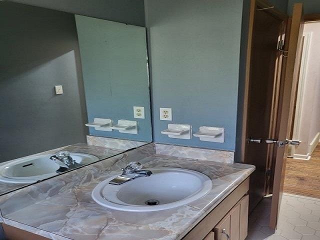 3786 Brandywine Cv, Memphis, TN 38115 - bathroom with vanity and tile patterned flooring