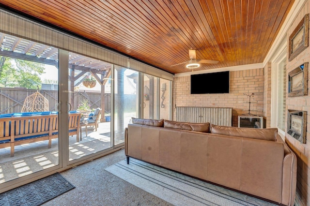 sunroom with outdoor lounge area and a ceiling fan