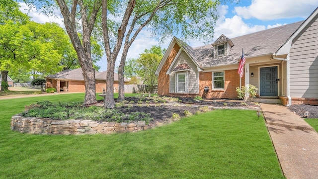 view of front of house featuring brick siding and a front yard