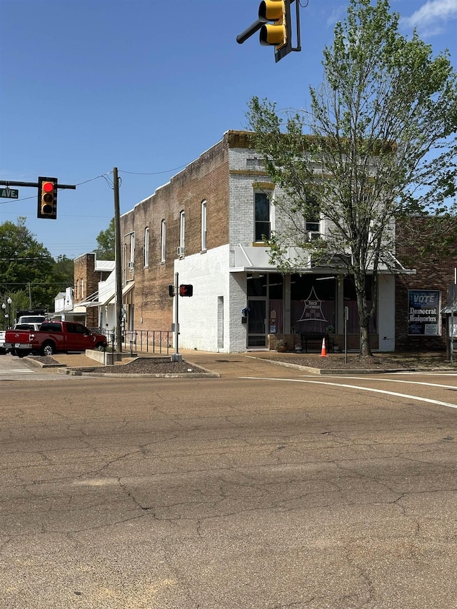132 W Court Ave, Selmer, TN 38375 - view of building exterior