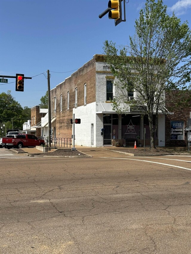 132 W Court Ave, Selmer, TN 38375 - view of building exterior