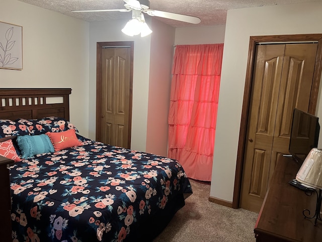 bedroom with carpet flooring, a textured ceiling, and ceiling fan