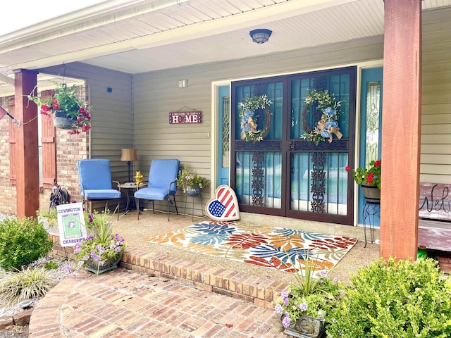 entrance to property featuring covered porch