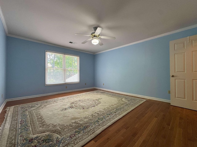 unfurnished room featuring dark wood-style flooring, baseboards, and ceiling fan