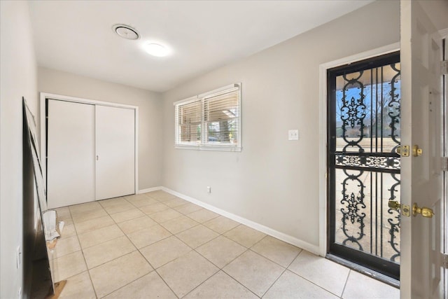5676 Walnut Grove Pl, Memphis, TN 38120 - foyer featuring baseboards and light tile patterned floors