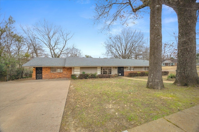 5676 Walnut Grove Pl, Memphis, TN 38120 - single story home featuring a front lawn, brick siding, and concrete driveway