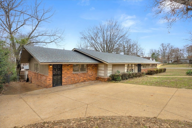 5676 Walnut Grove Pl, Memphis, TN 38120 - single story home with a shingled roof, driveway, and brick siding