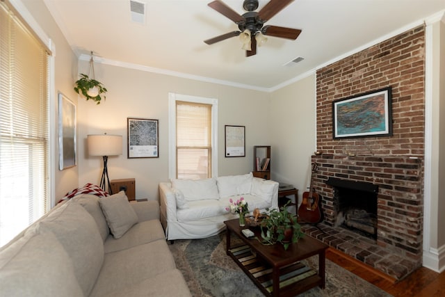 544 Summitt St, Memphis, TN 38104 - living area with visible vents, a ceiling fan, wood finished floors, and a healthy amount of sunlight