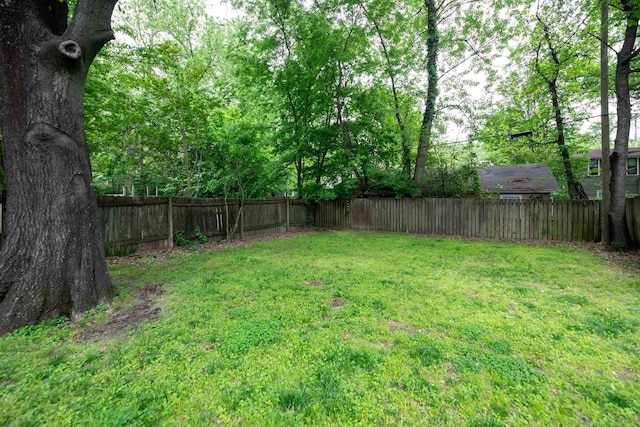 544 Summitt St, Memphis, TN 38104 - view of yard featuring a fenced backyard