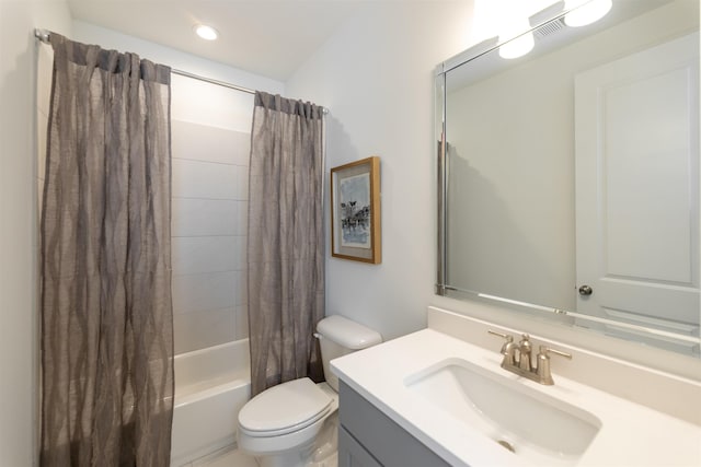 full bath featuring vanity, shower / tub combo with curtain, toilet, visible vents, and recessed lighting