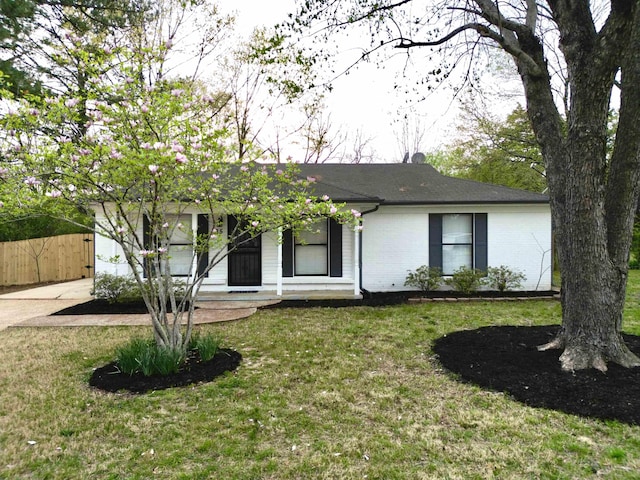 ranch-style house featuring brick siding, driveway, and a front lawn