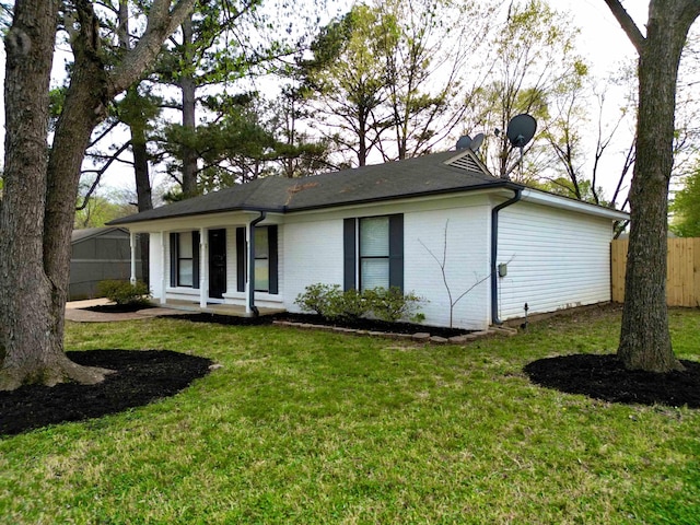 view of front facade with a front yard and fence